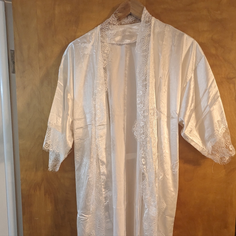 VTG Satin/Silk Robe - Picture 5 of 6